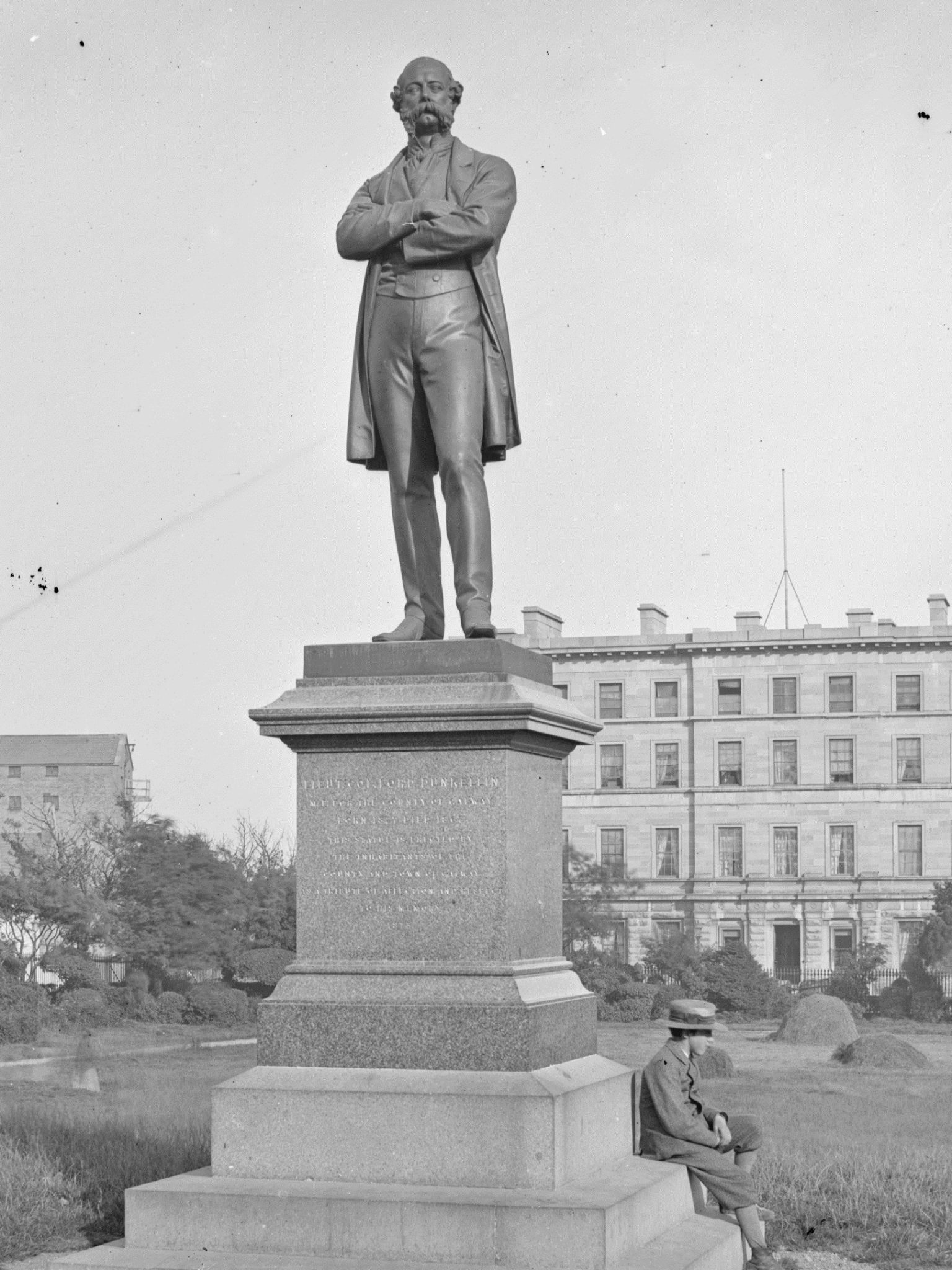 Dunkellin statue and memorial